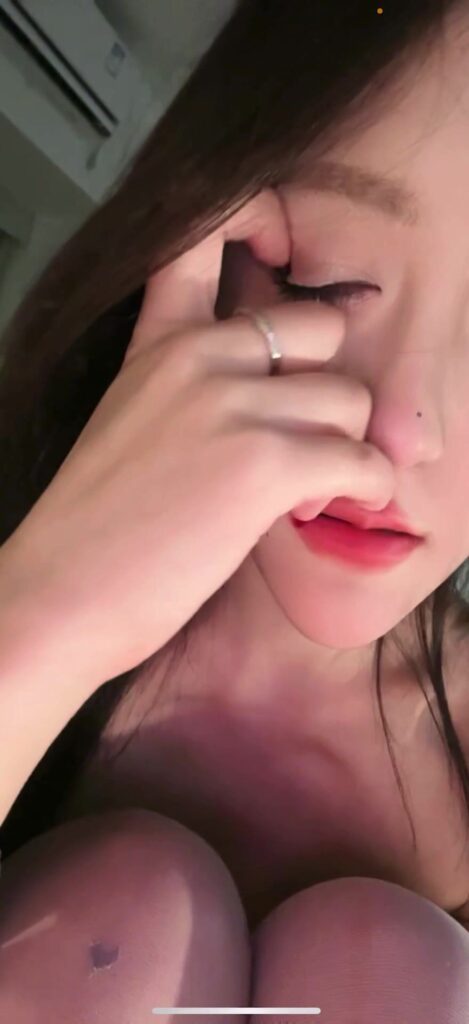 布灵香草1V1主播 离鹿鹿 私下漏奶揉奶各角度展示表情骚诱-福利多多